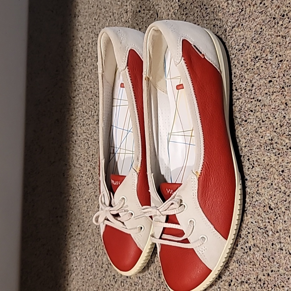 Ecco women's shoes, size 10, red and tan color
